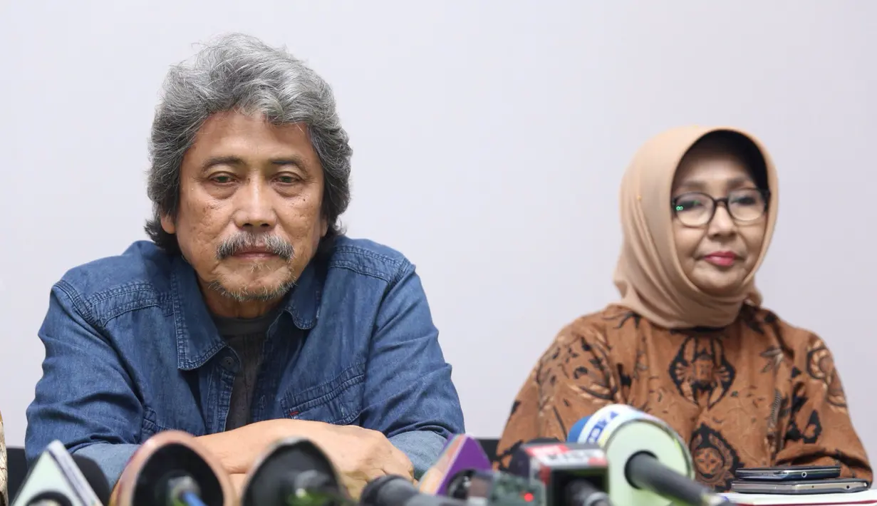 Saat jumpa pers di Rumah Sakit Asri, Duren Tiga, Jakarta Selatan, Selasa (12/4/2016) Sam menuturkan penyebabnya akibat kebiasaannya sejak muda merokok. (Andy Masela/Bintang.com)