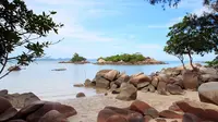 Pantai Tanjung Kerasak (dok.Instagram@tic_basel/https://www.instagram.com/p/BybjaaKlnoT//Devita Nur Azizah