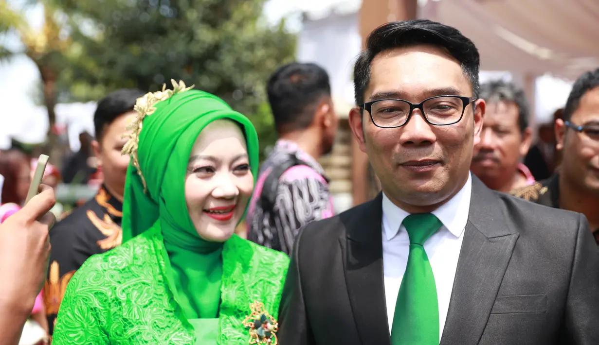 Kang Emil mengaku kaget saat Kahiyang minta foto selfie. Ia juga melihat putri Presiden itu terlihat sumringah. (Adrian Putra/Bintang.com)