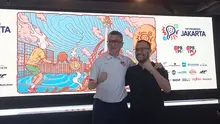 Wakil Ketua Umum PBPI, Mochtar Sarman (kiri) dan Head of International Relations PBPI Maximiliano Baratawidjaja (kanan) memberikan keterangan pada konferensi pers turnamen internasional bergengsi FIP BRONZE JAKARTA DAN FIP PROMISES JAKARTA di FX Sudirman, Jakarta, Senin (6/7/2026) pagi WIB. (Bola.com/Gregah Nurikhsani)
