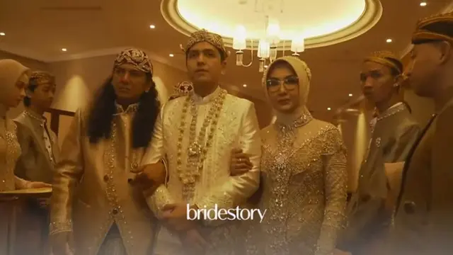 Rendi John dan Glenca Chysara menikah pada Minggu (20/11/2022) siang di Ritz-Carlton, Jakarta. (Foto: YouTube Glenca Chysara)
