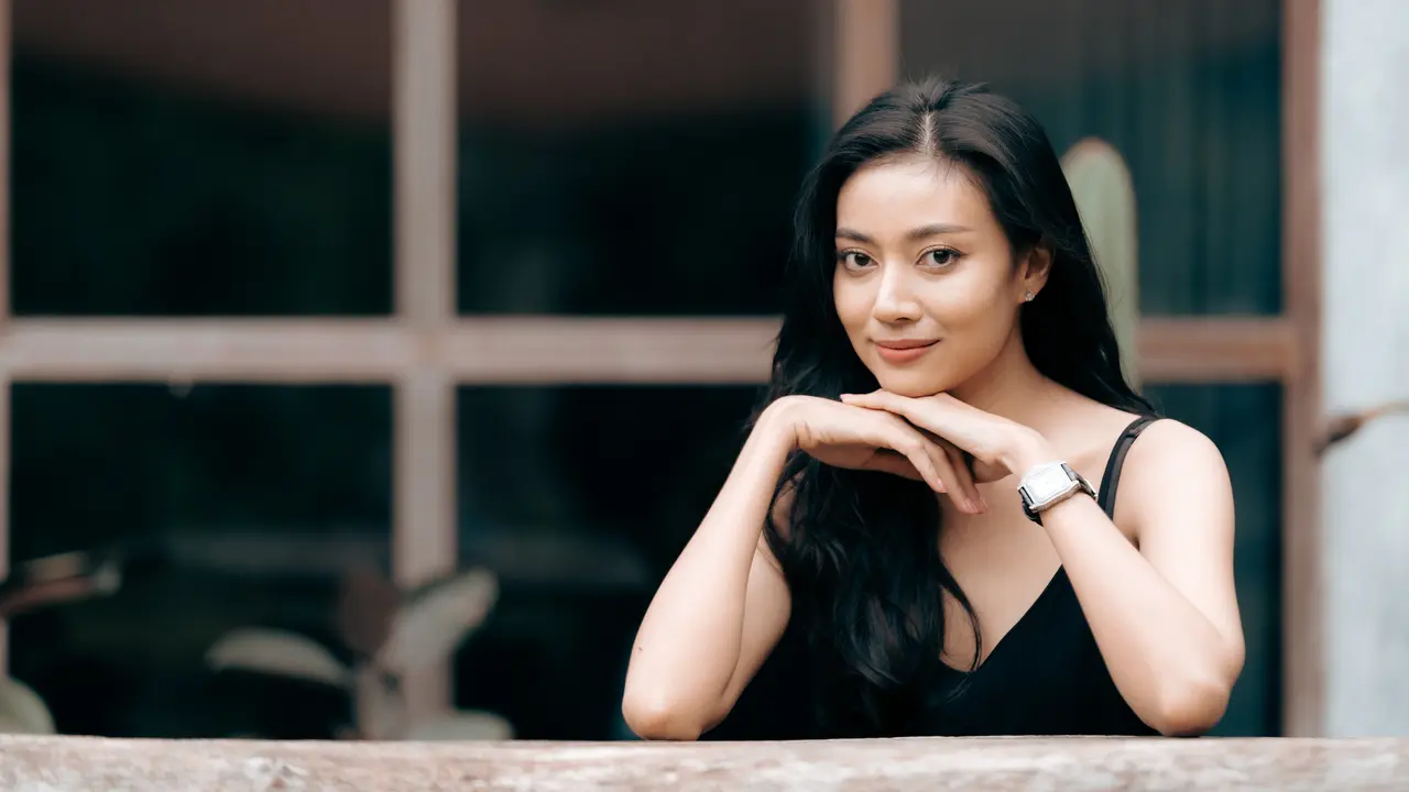 perempuan dan oktober tampak awet muda