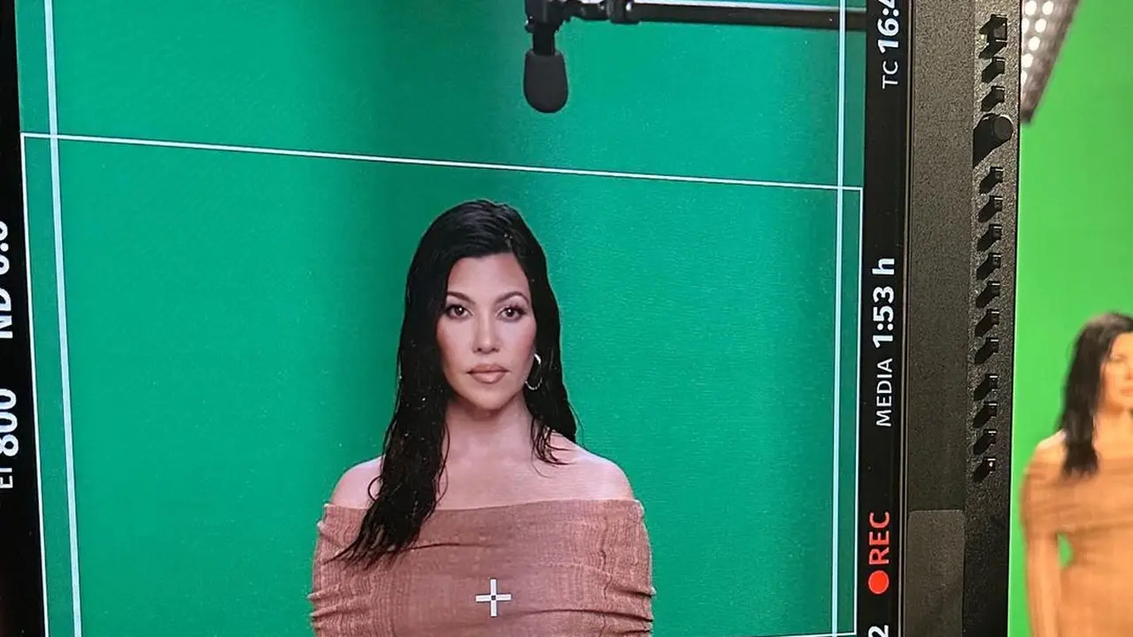 Kourtney Kardashian Sempat Tak Siap Kembali Bekerja Usai Cuti Melahirkan Bayi Lelakinya