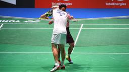 Anthony Ginting yang gagal memberikan perlawan memudahkan jalan Axelsen menang dua gim langsung 21-10, 21-10 di Tokyo Gymnasium. (AFP/Richard A. Brooks)