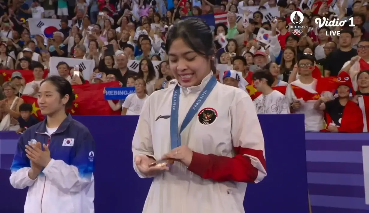 Kebahagiaan terpancar jelas di wajah pebulu tangkis kelahiran 11 Agustus 1999 ini. Pada tahun 2022, Jorji pernah curahkan isi hatinya dan mengakui jika prestasinya 4 terakhir tidak baik. Usai menuliskan pesan panjang, Gregoria perlahan bangkit dan menemukan kebahagiaan lagi di badminton. Tahun 2023 sabet gelar Spain Masters S300 dan Jepang Open S500. Tahun 2024, Jorji berhasil bawa pulang medali perunggu olimpiade. (Liputan6.com/X/@BadmintonTalk)