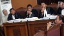 Ahli Bahasa Dr Wahyu Wibowo memberikan keterangan saat sidang kasus dugaan penyebaran berita bohong atau hoaks dengan terdakwa Ratna Sarumpaet di PN Jakarta Selatan, Jakarta, Kamis (25/4). Sidang tersebut dengan agenda pemeriksaan saksi ahli yang dihadirkan oleh JPU. (Liputan6.com/Herman Zakharia)