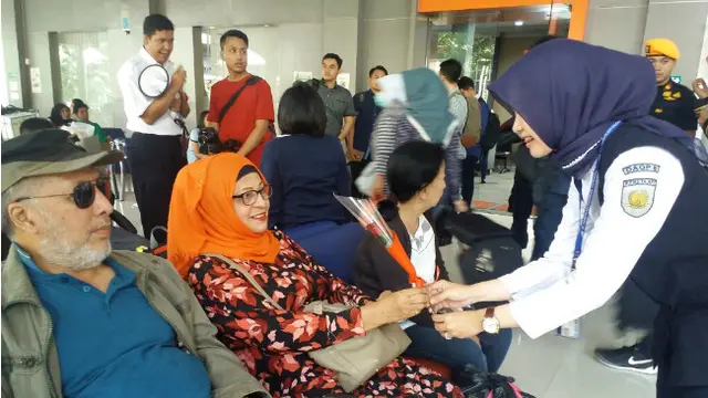 Mawar untuk Ibu di Kereta Api