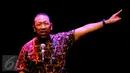 Aktor dan seniman Subarkah Hadisarjana saat mengisi acara 'Wajah Rinduku' di ruang Teater Luwes Institut Kesenian Jakarta, Cikini, Selasa (23/6/2015). Acara tersebut digelar IKJ untuk memperingati 40 hari kepergian Didi Petet. (Liputan6.com/Faisal R Syam)
