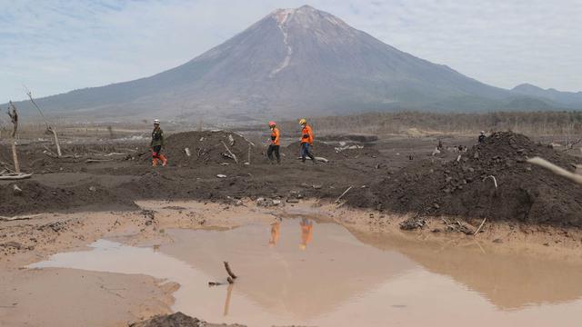 Gunung Semer usai erupsi pada Sabtu 4 Desember 2021. (Dian Kurniawan/liputan6.com)