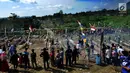 Suasana Pesta Rakyat Sukamakmur berupa atraksi tradisional kluwung karbit di Desa Sukamakmur, Bogor, Minggu (16/6/2019). Kegiatan berupa perang meriam karbit yang terbuat dari batang pohon kapuk antar desa setelah perayaan lebaran ini terakhir diselenggarakan 13 tahun silam.(merdeka.com/Arie Basuki)