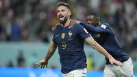 Pemain Timnas Prancis, Olivier Giroud melakukan selebrasi usai mencetak gol kedua Timnas Prancis ke gawang Timnas Australia dalam laga matchday pertama Grup D Piala Dunia 2022 di Al Janoub Stadium, Qatar, Rabu (23/11/2022) dini hari WIB. (AP/Francisco Seco)
