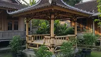 9 Ide Gazebo Rumah Kampung Minimalis, Inspirasi Ruang Santai dengan Nuansa Alami