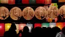 Lampion bergambar bunga Sakura menambah cantik acara 'Jakarta Lantern Festival 2014' di Lapangan Banteng, Jakpus. Foto diambil pada Jumat (12/12/2014). (Liputan6.com/Andrian M Tunay) 