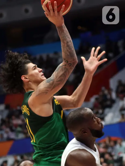 Pemain timnas basket Brasil, Gui Santos saat melawan Pantai Gading pada penyisihan Grup G FIBA World Cup 2023 di Indonesia Arena, Gelora Bung Karno, Jakarta, Rabu (30/8/2023). (Liputan6.com/Helmi Fithriansyah)