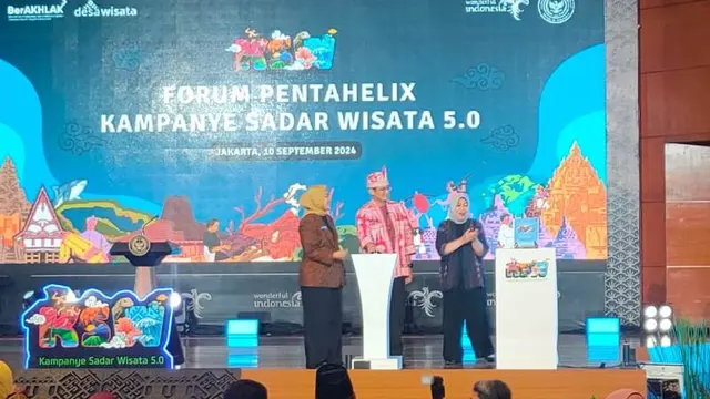 Penghargaan untuk Desa Wisata Terbaik yang Berkelanjutan di 6 Destinasi Prioritas dalam Program Kampanye Sadar Wisata (KSW) 5.0 2024.