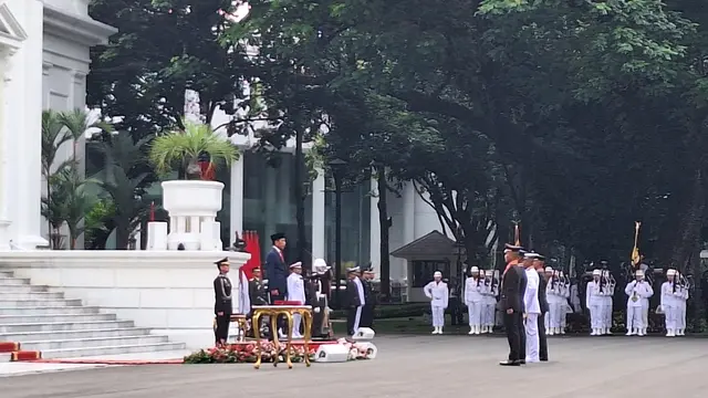 Presiden Joko Widodo atau Jokowi melantik 833 perwira TNI dan Polri lulusan Angkatan Militer (Akmil) dan Akademi Kepolisian (Akpol) 2023.