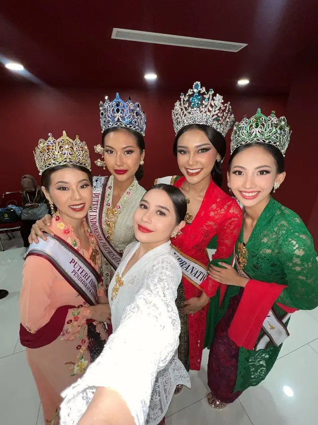 Rayakan Hari Kebaya Nasional, 6 Potret Prilly Bareng Puteri Indonesia Ini Bikin Gemas