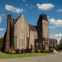 Delia Deetz, seorang seniman visioner, mengajak kamu untuk masuk dan merasakan energi kreatifnya. Foto: Dokument/Beetlejuice