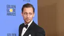 Berbeda dengan para wanita sebelumnya. Kejadian yang menimpa Tom Hiddelston di Golden Globe 2017 adalah cibiran dari masyarakat. Hal ini muncul lantaran ucapan Tom yang terkesan narsis atau mencintai diri sendiri dengan berlebihan. (AFP/Bintang.com)