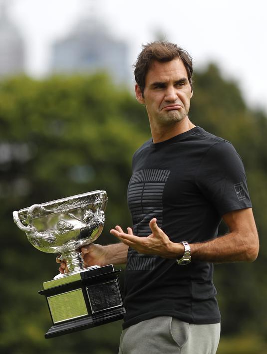 Roger Federer total sudah meraih gelar juara Australia Terbuka 2018 sebanyak enam kali yakni pada 2004, 2006, 2007, 2010, 2017, 2018. (AP/Ng Han Guan)