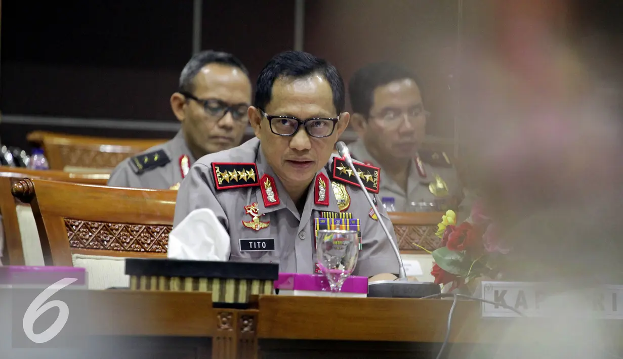 Di depan Pansus RUU Terorisme DPR, Kapolri Jenderal Tito Karnavian memaparkan soal perkembangan paham radikal di Indonesia dan cara menangani aksi teror yang tepat pada era reformasi, Senayan, Jakarta, Rabu (31/8). (Liputan6.com/Johan Tallo)