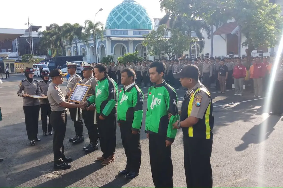 Lumpuhkan Jambret, 3 Tukang Ojek Online Dapat Penghargaan dari Polisi
