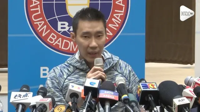 Lee  Chong Wei  gelar jumpa pers untuk mengumumkan kelangsungan karir bulutangkisnya setelah sembuh dari kanker hidung. Ia ingin terus bermain dan mengincar medali emas Olimpiade 2020.