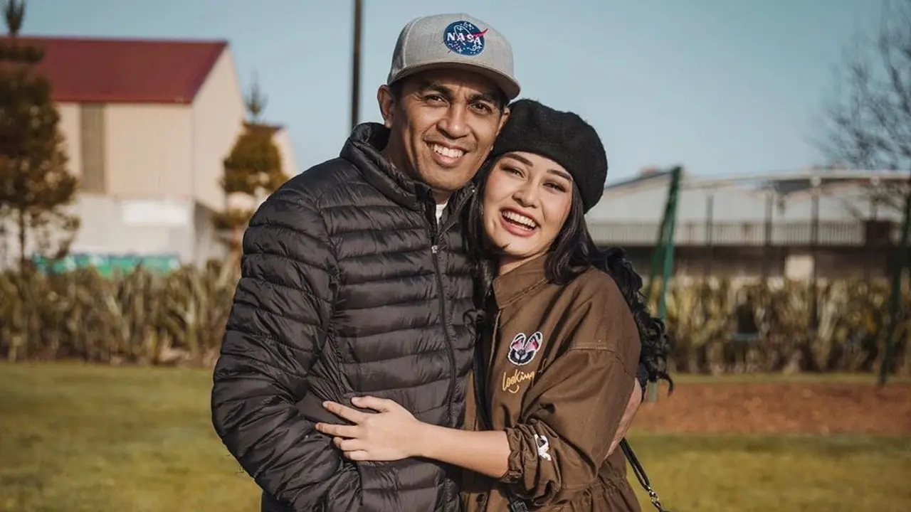 [Fimela] Kenangan Mutia Ayu Bersama Glenn Fredly