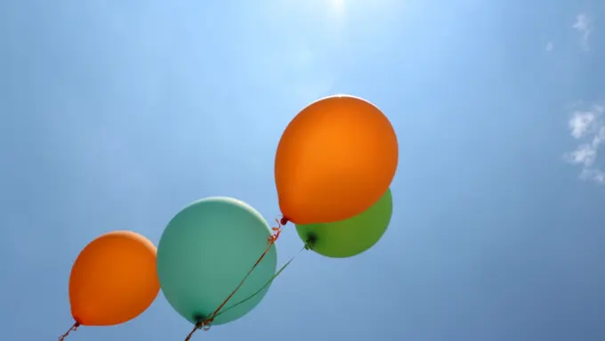 Lupakan Sejenak Sonya Depari, Ini Lomba Pecah Balon Paling Gokil!