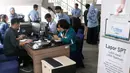 Petugas melayani masyarakat yang ingin melaporkan SPT di Kantor Direktorat Jenderal Pajak di Jakarta, Rabu (11/3/2020). DJP menargetkan pelaporan SPT tahun ini bisa mencapai 15,2 juta atau sekitar 80 persen wajib pajak yang wajib melaporkan pembayaran pajaknya. (Liputan6.com/Angga Yuniar)