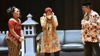 Wali Kota Surabaya Tri Rismaharini (Risma) kembali tampil di pertunjukan campursari pada Jumat, 20 November 2020. (Foto: Liputan6.com/Dian Kurniawan)