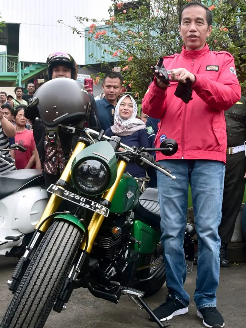 Jokowi Jajal Motor ke Pasar Anyar Tangerang