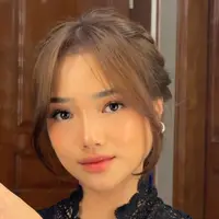 Gaya Fuji An saat Buka Puasa Bareng Verrell Bramasta. [@fuji_an]