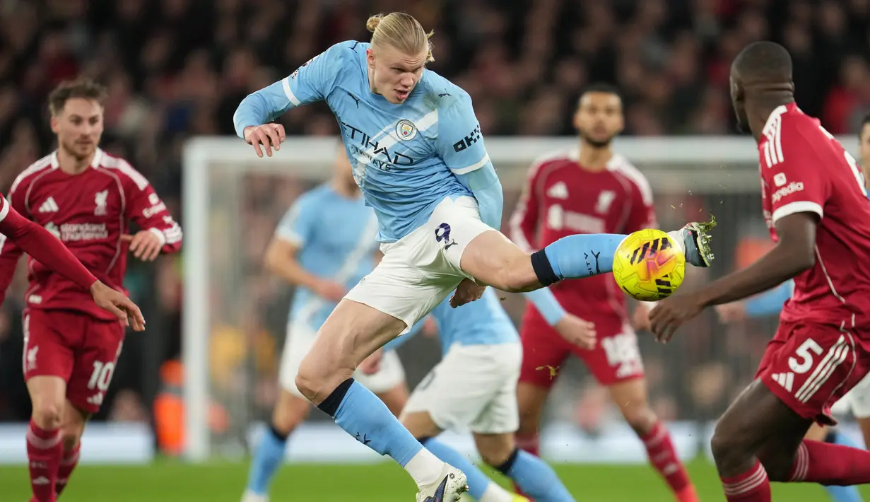Hasil ini membuat Liverpool tertahan di peringkat keenam dengan 39 poin, sementara City kokoh di posisi kedua dengan 50 poin. (AP Photo/Jon Super)