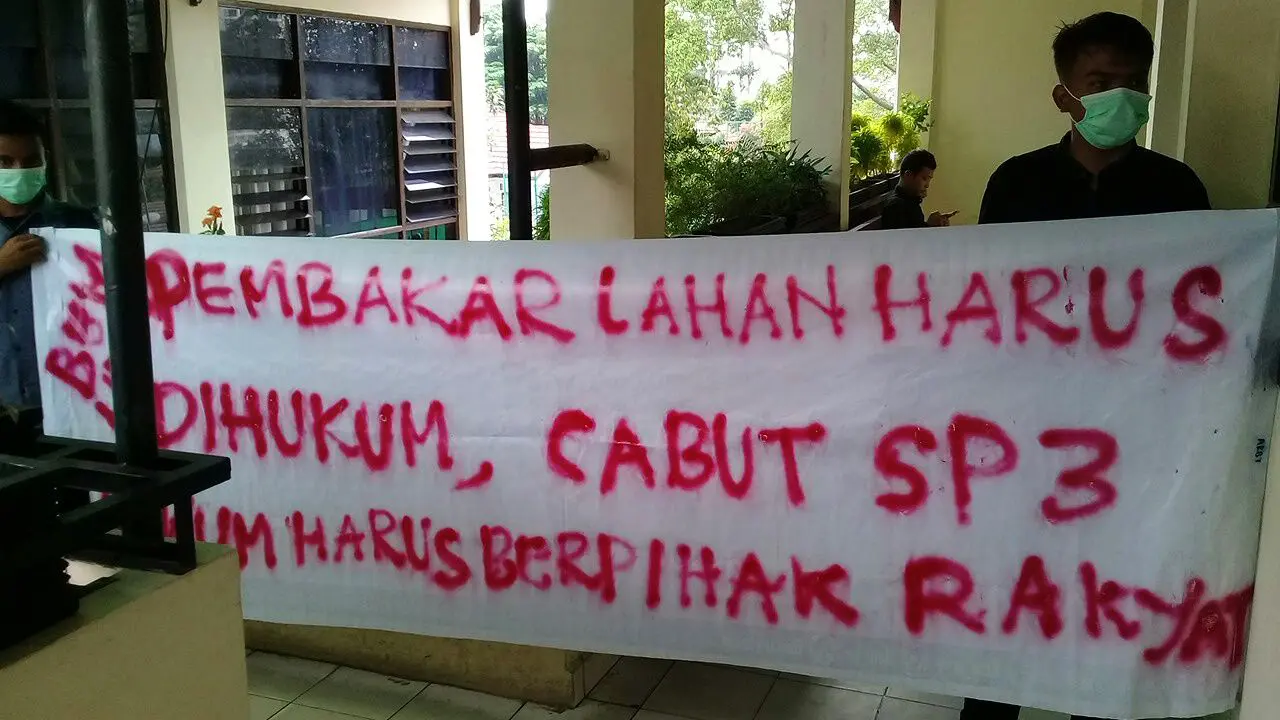 Permohonan praperadilan terhadap SP3 perusahaan pembakar lahan dilayangkan aktivis Walhi Riau. (Liputan6.com/M Syukur)