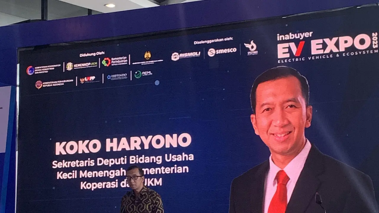 Sekretaris Deputi Bidang Usaha Kecil Menengah Kementerian Koperasi dan UKM Koko Haryono dalam kegiatan Ina Buyer EV Expo 2023, Rabu (29/11/2023). (Tasha/Liputan6.com)