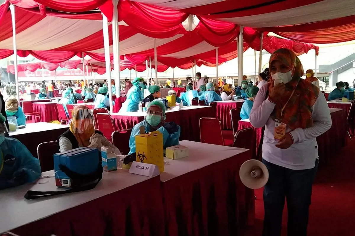 Vaksinasi massal Covid-19 di Kota Bekasi