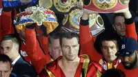 Klitschko Pertahankan Gelar Juara Dunia