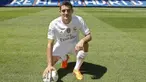 Mateo Kovacic bocah ajaib asal Kroasia beraksi di depan ribuan fans saat pengumuman dirinya resmi menjadi pesepak bola Real Madrid.