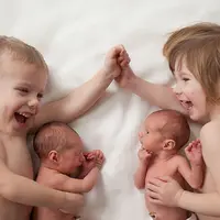 Dua pasang anak kembar dari Juliet Cannici dan Nikki. Cuteness overload! (Foto: Facebook)