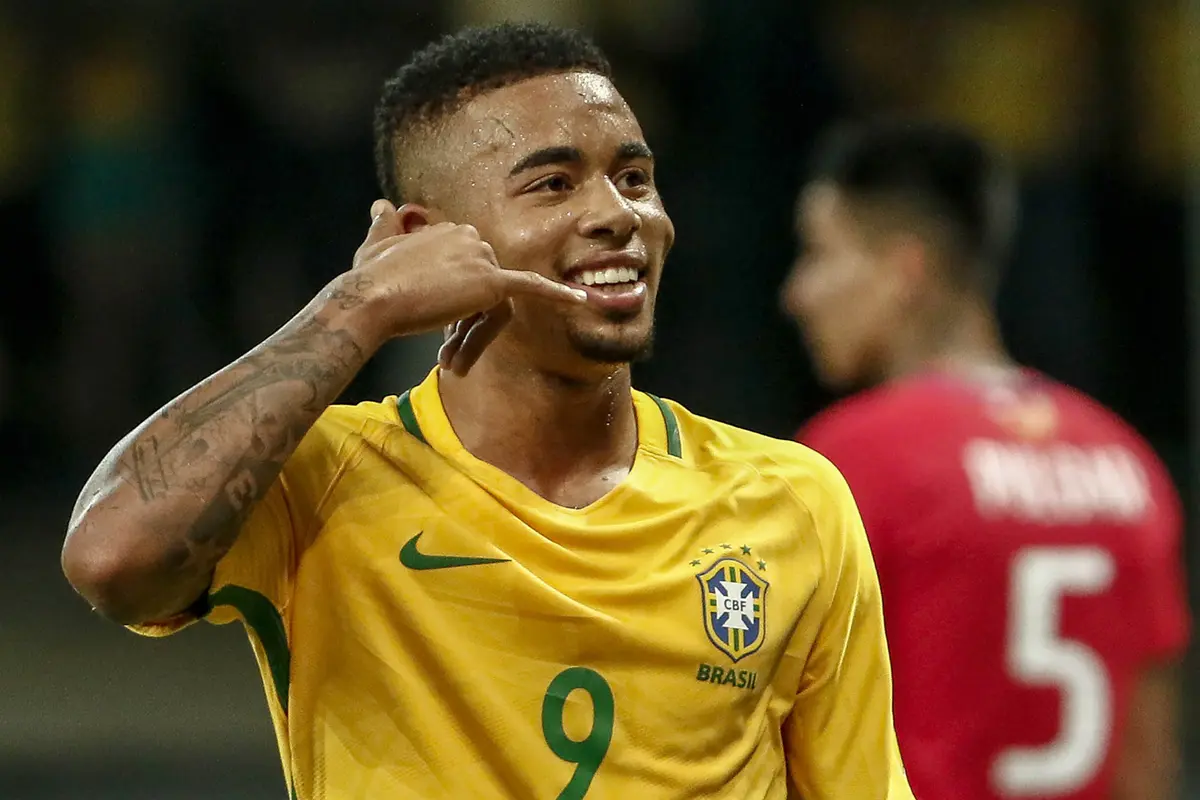 FOTO: Kalah dari Brasil, Cile Gagal ke Piala Dunia 2018