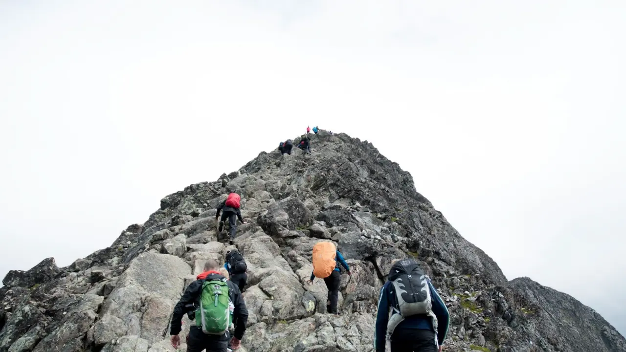 5 Manfaat Mendaki Gunung Bagi Kesehatan Fisik dan Mental