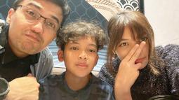 Sahrul saat menghabiskan hari Sabtunya bareng putra-putrinya. Netizen pun mendoakan mereka bisa had fun together. (instagram.com/sahrulgunawanofficial)