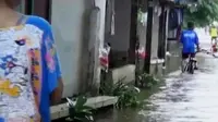 Luapan sungai kampar telah menggenangi 19 kecamatan di kabupaten Kampar, hingga genangan di sejumlah ruas menyebabkan kemacetan di Jakarta.