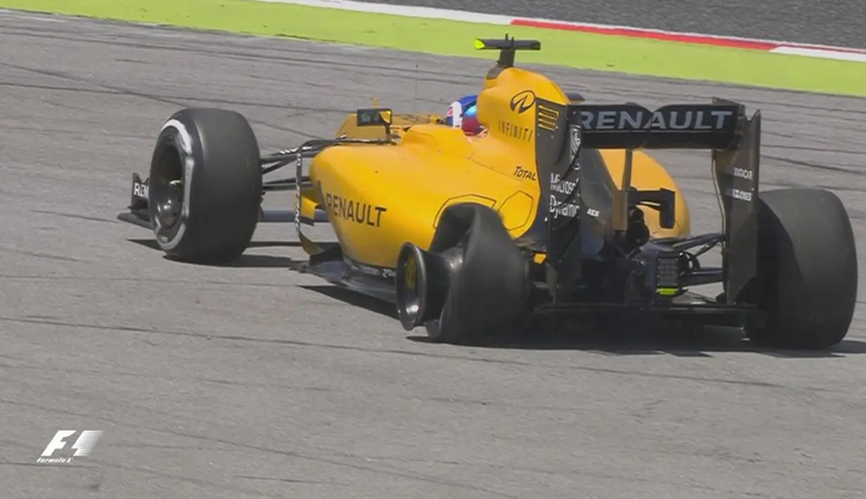 Pebalap Renault, Jolyon Palmer, mengalami pecah ban saat mengikuti latihan bebas kedua F1 GP Spanyol di Sirkuit Catalunya, Spanyol, Jumat (13/5/2016). (Bola.com/Twitter/F1)