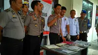 Kapolres Pelalawan, Riau, AKBP Kaswandi Irwan memberikan keterangan terkait kematian wanita yang terseret mobil milik seorang polantas. (Liputan6.com/M Syukur)
