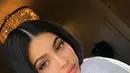 Meskipun begitu, Kyle mengatakan bahwa sampai saat ini ia belum berbicara mengenai kehamilan itu pada Kylie maupun Kris Jenner. Namun ia yakin, anak perempuan itu bahagia dengan kehamilannya. (Instagram/kyliejenner)