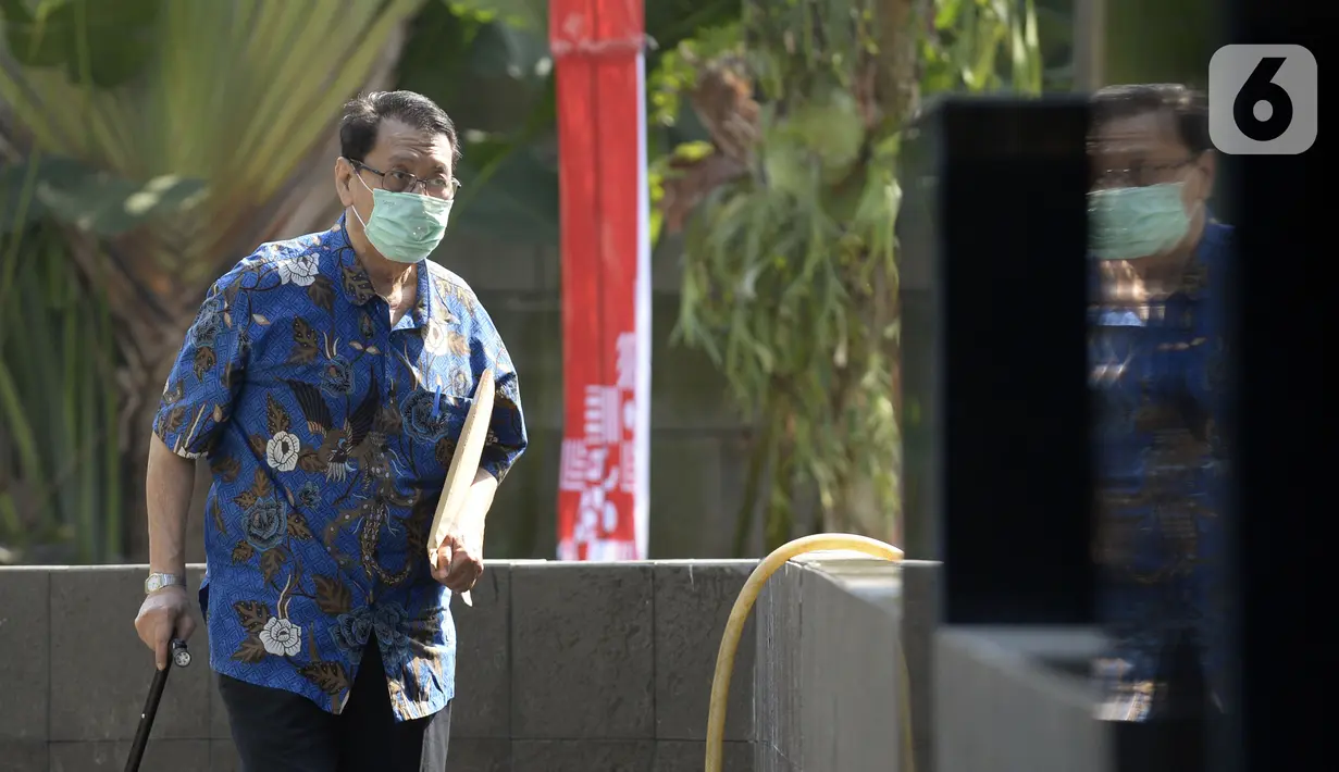 Dirut PT Abadi Sentosa Perkasa Didi Laksamana saat akan menjalani pemeriksaan penyidik di Gedung KPK, Jakarta, Rabu (1/7/2020). Didi menjadi saksi untuk tersangka mantan Dirut PTDI Budi Santoso terkait dugaan korupsi penjualan dan pemasaran pesawat di PTDI tahun 2007-2017. (merdeka.com/Dwi Narwoko)