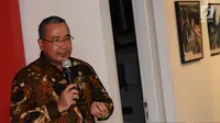 Menteri Desa, PDT dan Transmigrasi, Eko Putro Sandjojo memberi sambutan pada Peluncuran Buku Danau Toba dan Mangongkal Holi di Jakarta, Kamis (24/8). Peluncuran diwarnai pameran foto budaya Batak. (LIputan6.com/Helmi Fithriansyah)