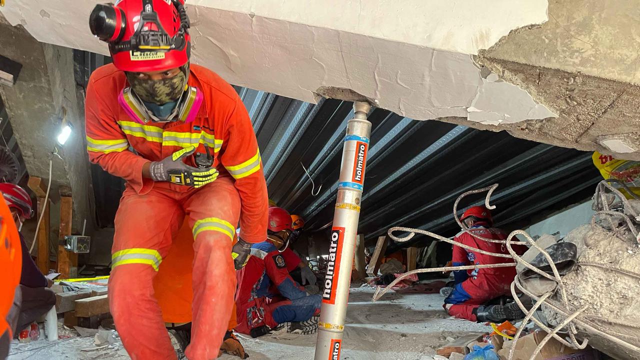 Evakuasi Korban Ambruknya Bangunan Ponpes Al-Khoziny Sidoarjo Masih Berlangsung